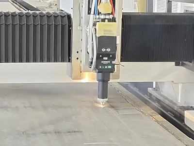 Laserowa głowica tnąca fiber do cięcia blach płaskich