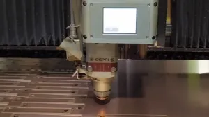 Laserowa głowica tnąca fiber do cięcia metali odblaskowych